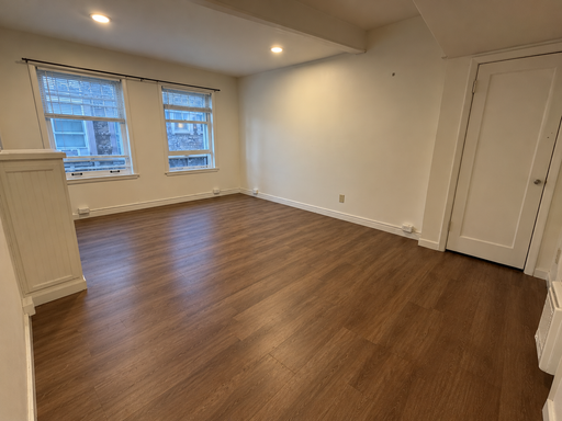 Listing photo thumbnail
