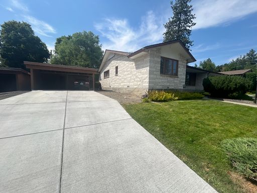 Listing photo thumbnail