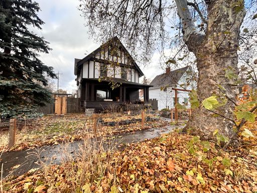Listing photo thumbnail