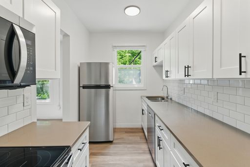 Listing photo thumbnail