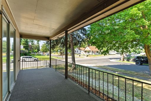 Listing photo thumbnail