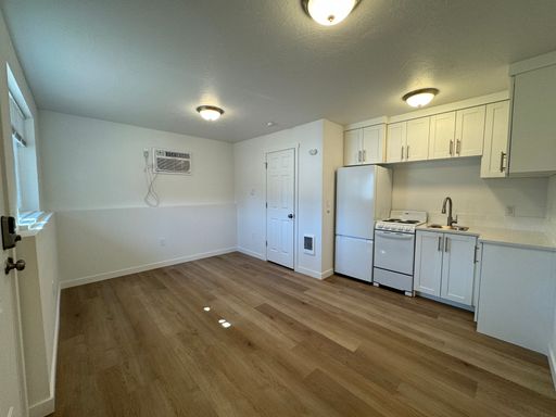 Newly Renovated Studio at Greenwood Apartments!