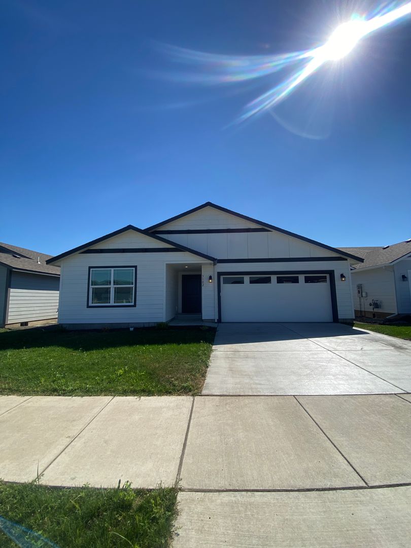 Spokane Valley House: 3102 N McMillan Rd