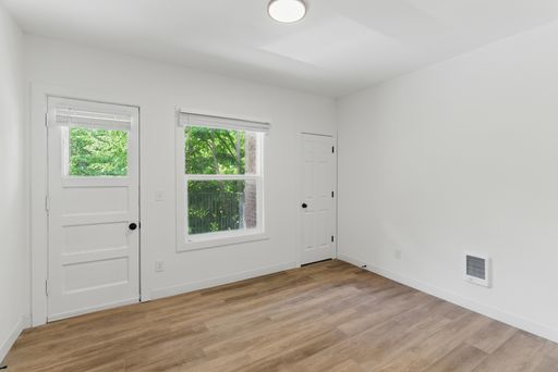 Listing photo thumbnail