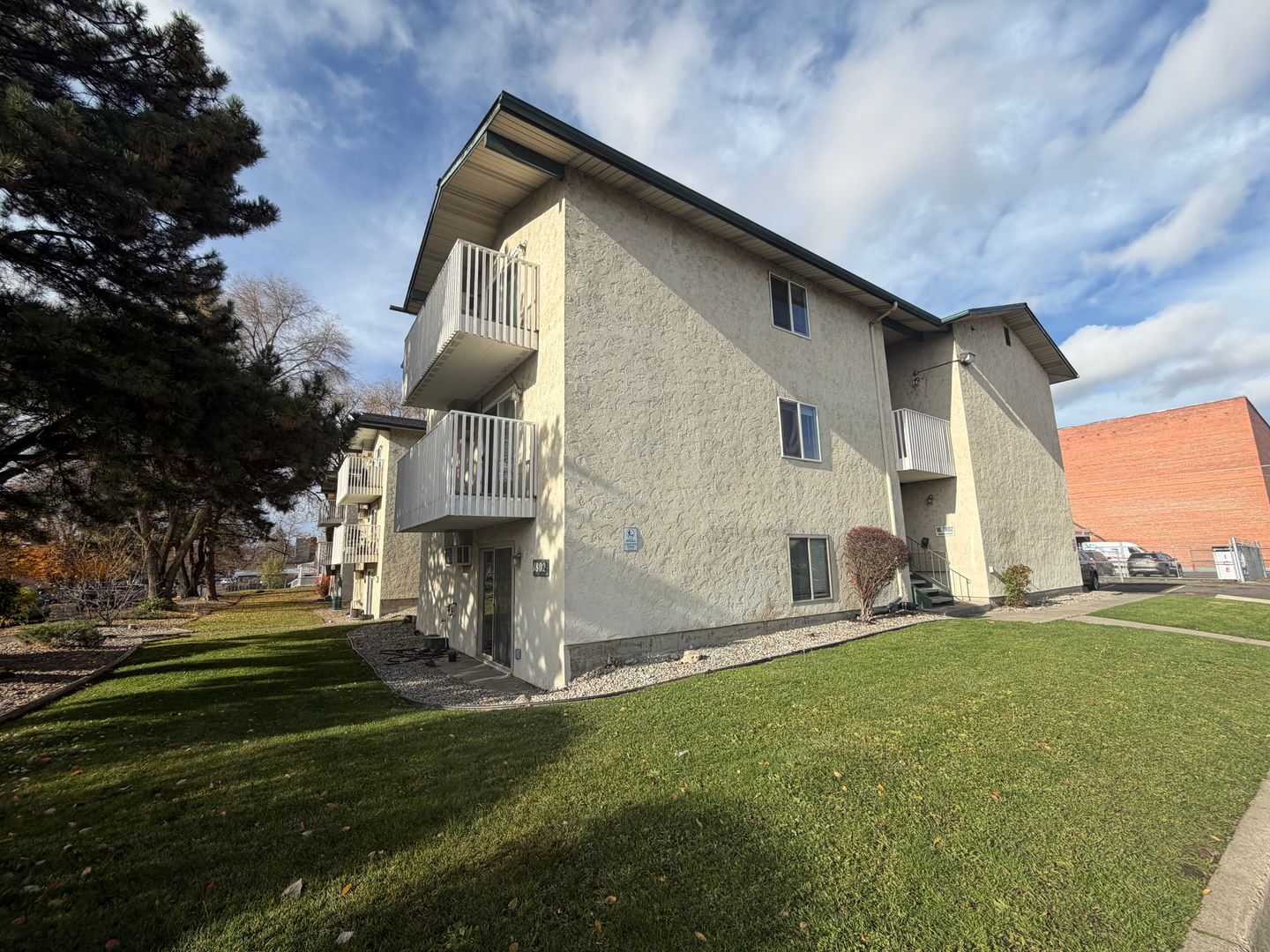 Spokane Apartment: 1802-1814 West Sharp Avenue