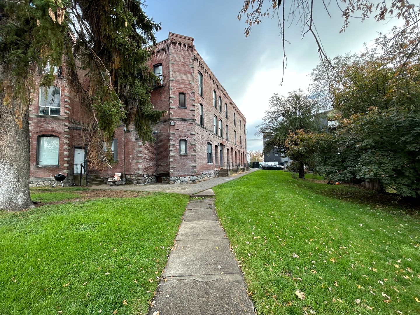 Spokane Apartment: 1412 North Post