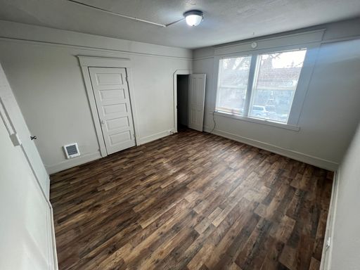 Listing photo thumbnail