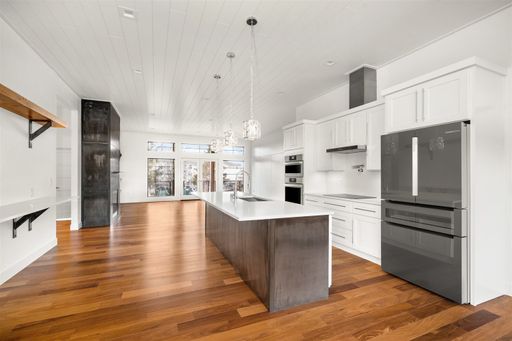 Listing photo thumbnail