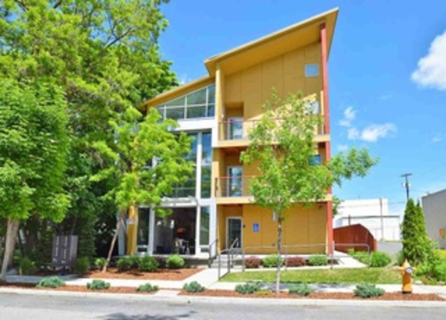 Spokane Apartment: 817 East Nora Avenue