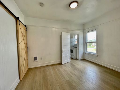 Listing photo thumbnail