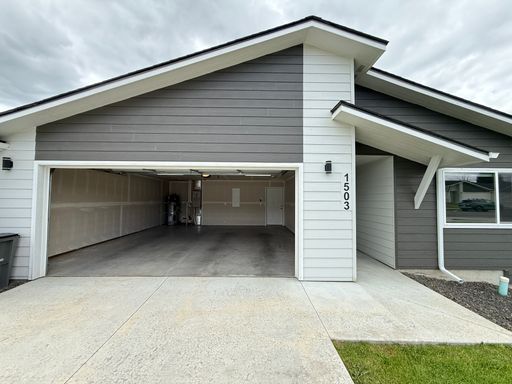 Listing photo thumbnail