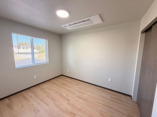 Listing photo thumbnail