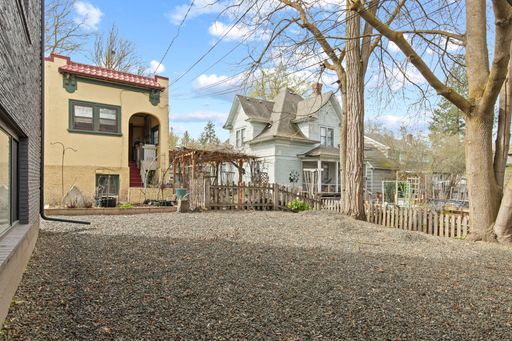 Listing photo thumbnail