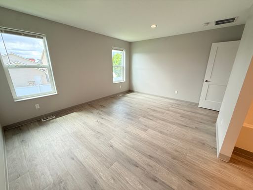 Listing photo thumbnail