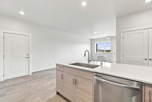 Listing photo thumbnail