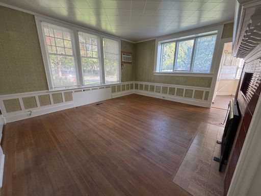 Listing photo thumbnail
