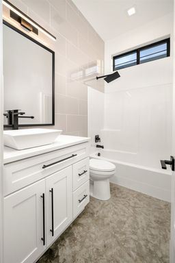 Listing photo thumbnail