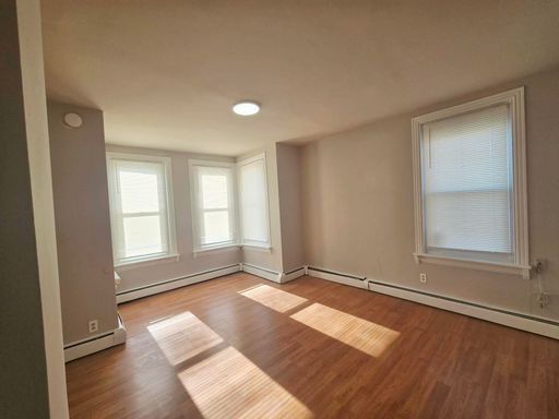 2nd floor Efficiency Apartment in Olney – photo 1