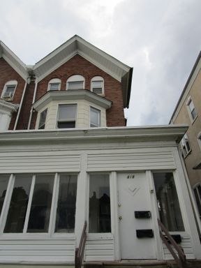 3rd floor 2 bedroom Apartment with tons of natural light. – photo 1