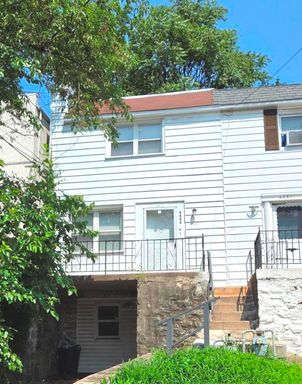 End of row home with garage – photo 1