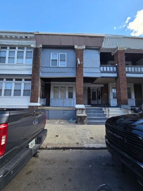 2nd floor apartment with 2 bedrooms and a den. – photo 1