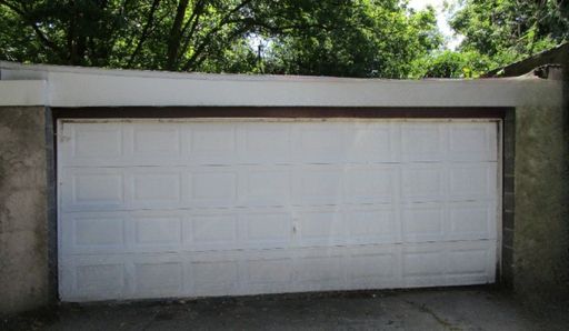 2 car garage in Germantown
