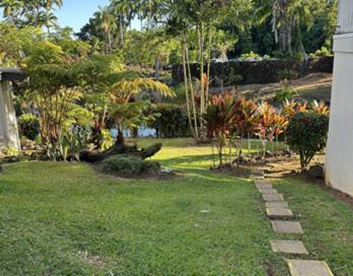 Hilo Apartment: 400 Hualani St