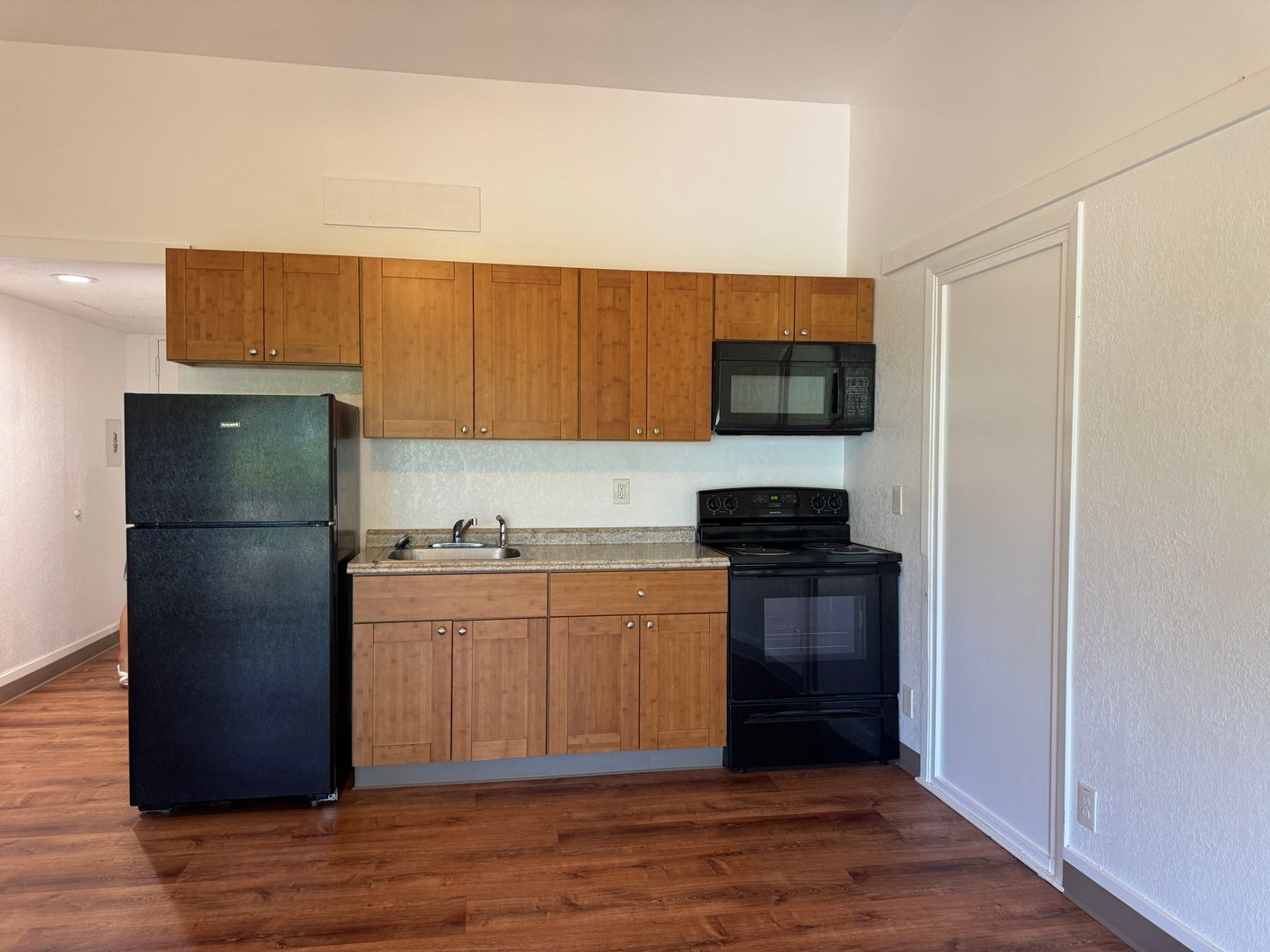 Hilo Apartment: 400 Hualani St