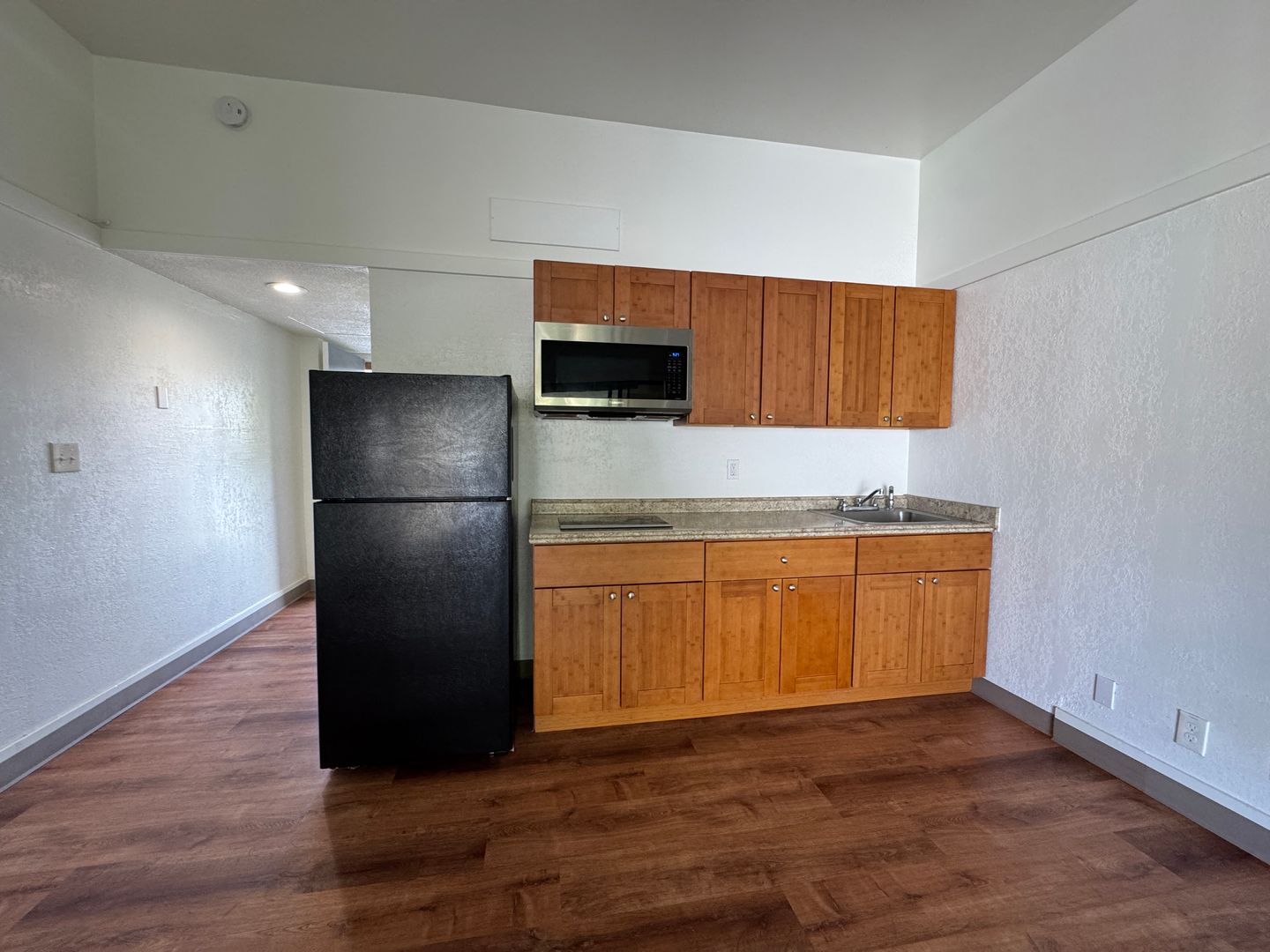 Hilo Apartment: 400 Hualani St