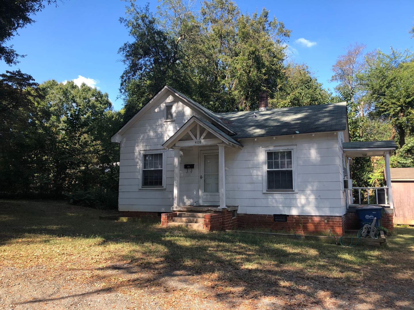 Mount Holly House: 408 W Charlotte Avenue