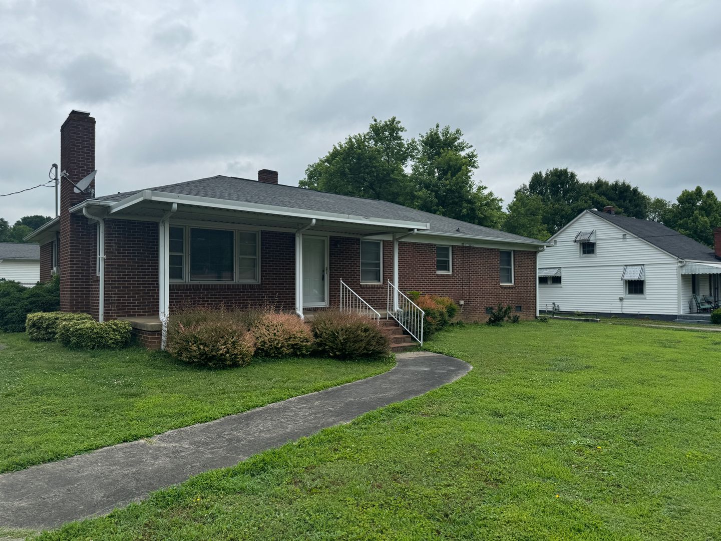 Mount Holly House: 1020 W Catawba Avenue