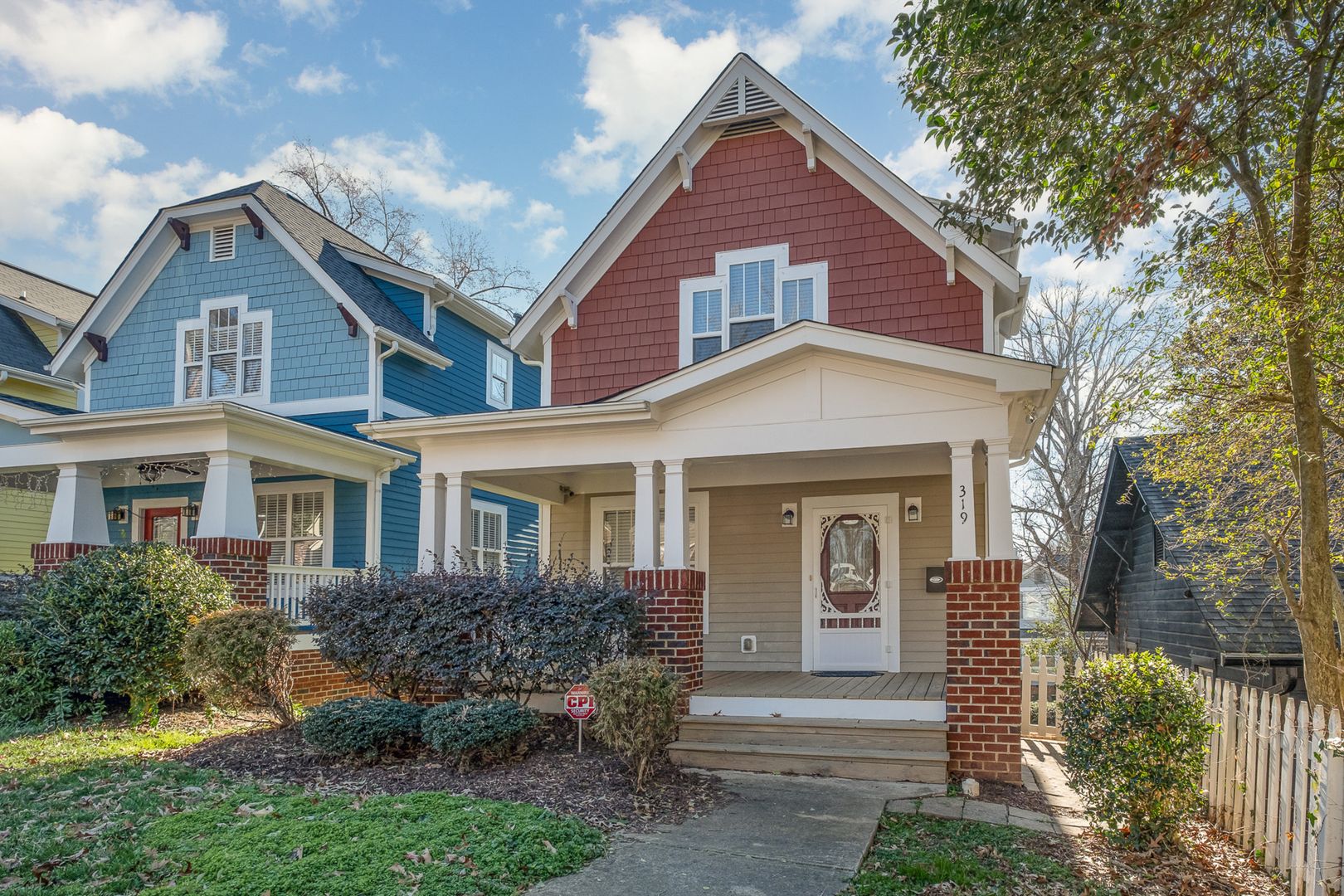 Charlotte House: 319 Woodvale Place