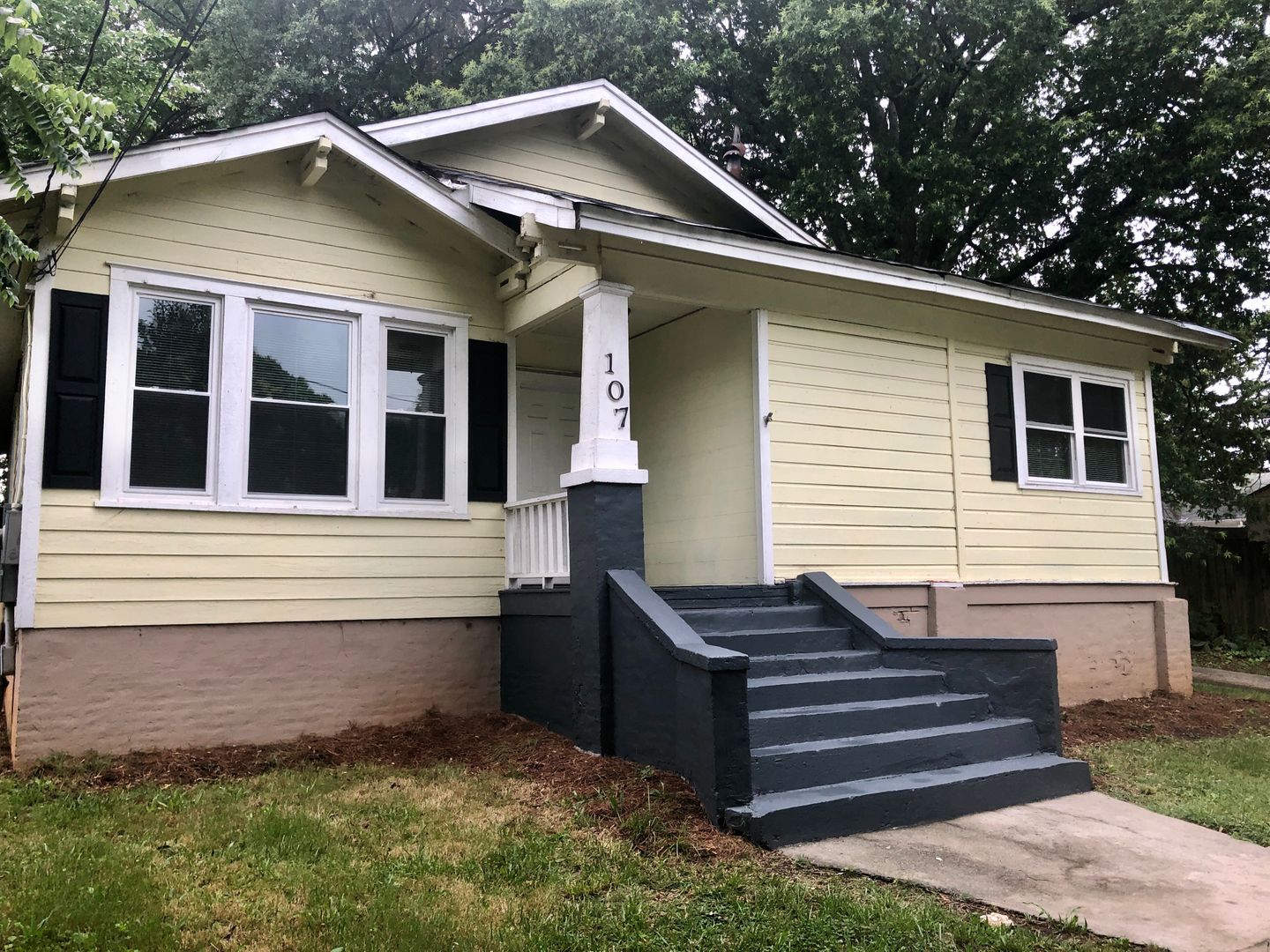 Gastonia House: 107 E 4th Avenue