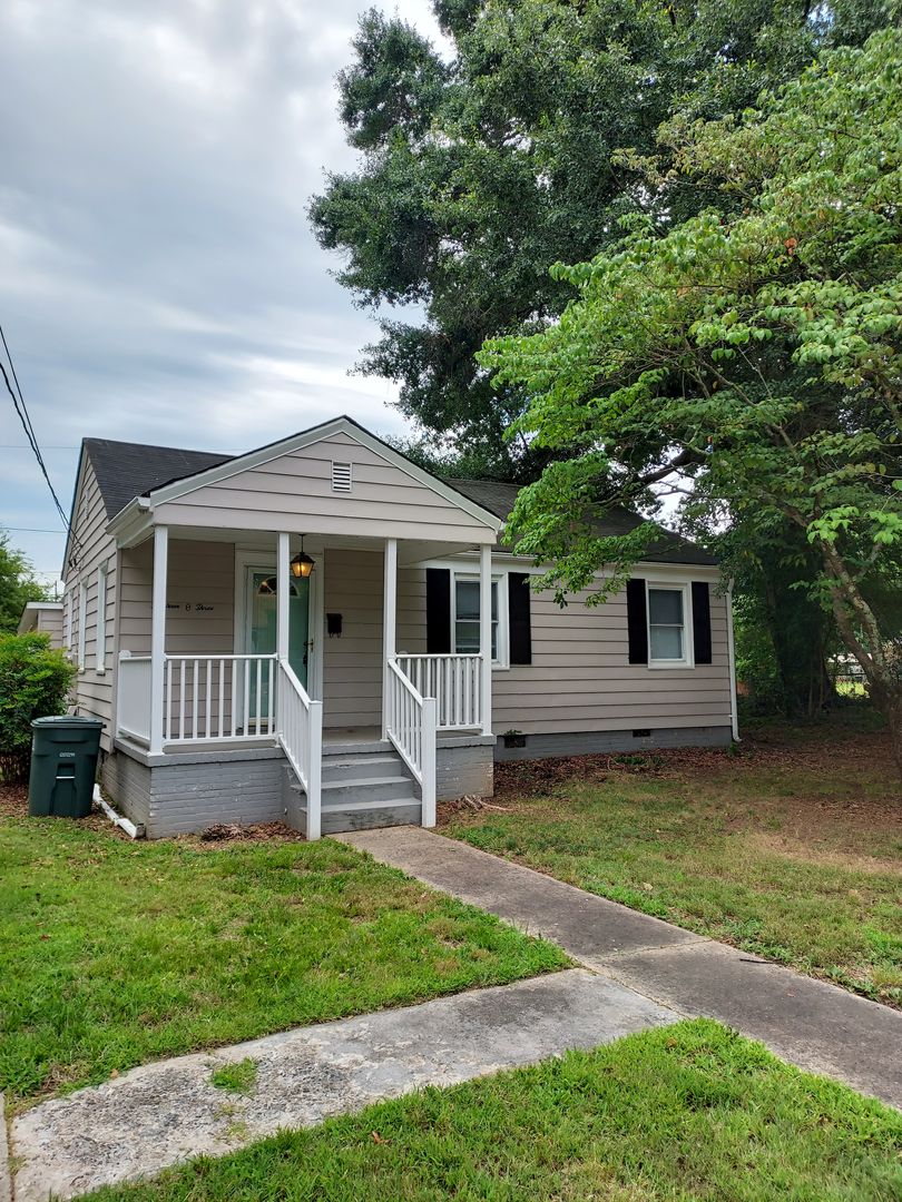 Gastonia House: 1303 Poston Cir.