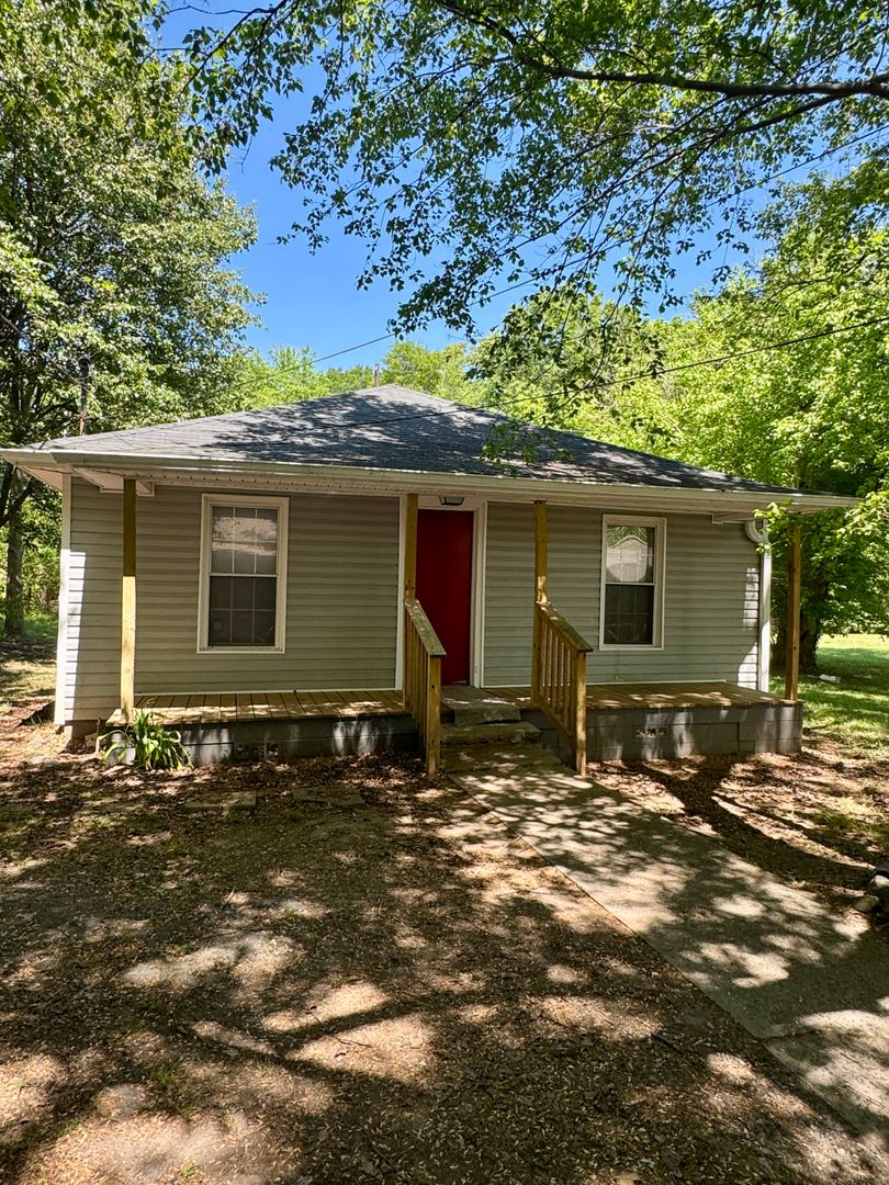 Mt. Holly House: 530 Costner Street