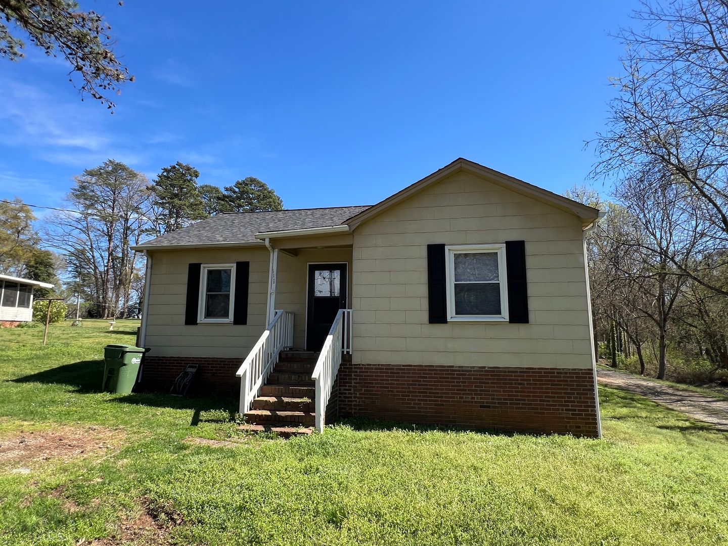 Mt. Holly House: 111 Hilltop Street