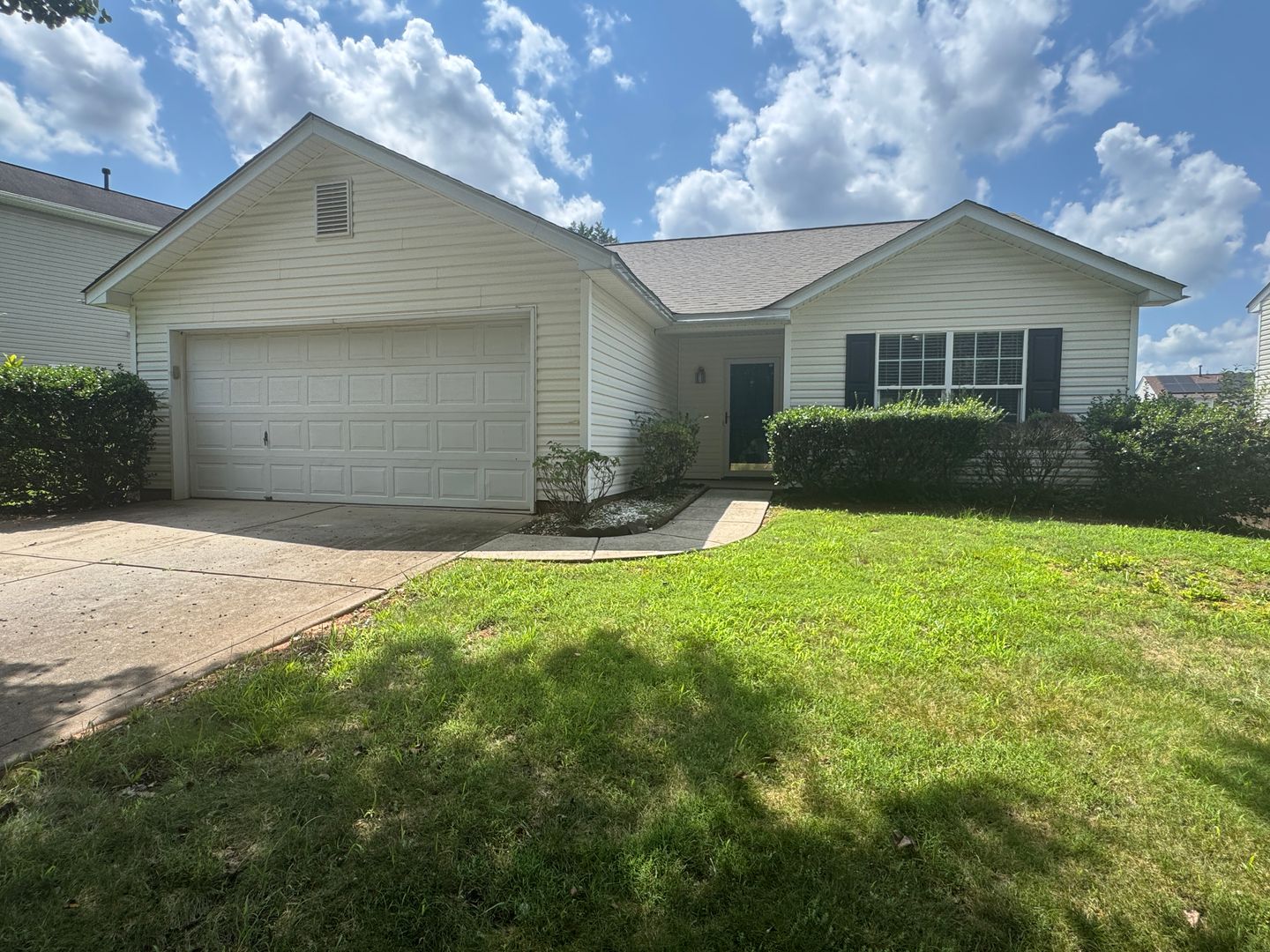 Lowell House: 521 River View Dr.