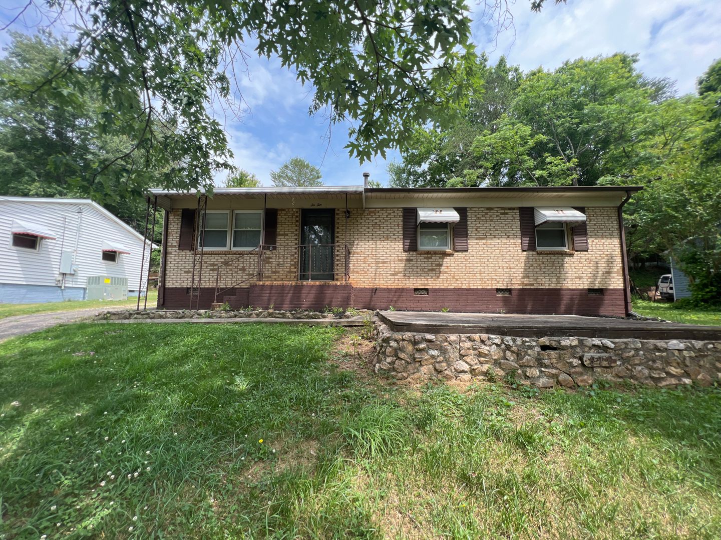 Gastonia House: 610 Belfast Drive