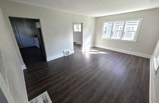 3 Bed 1 Bath Rental at 96 Battle Creek Ave, Battle Creek, MI – photo 1