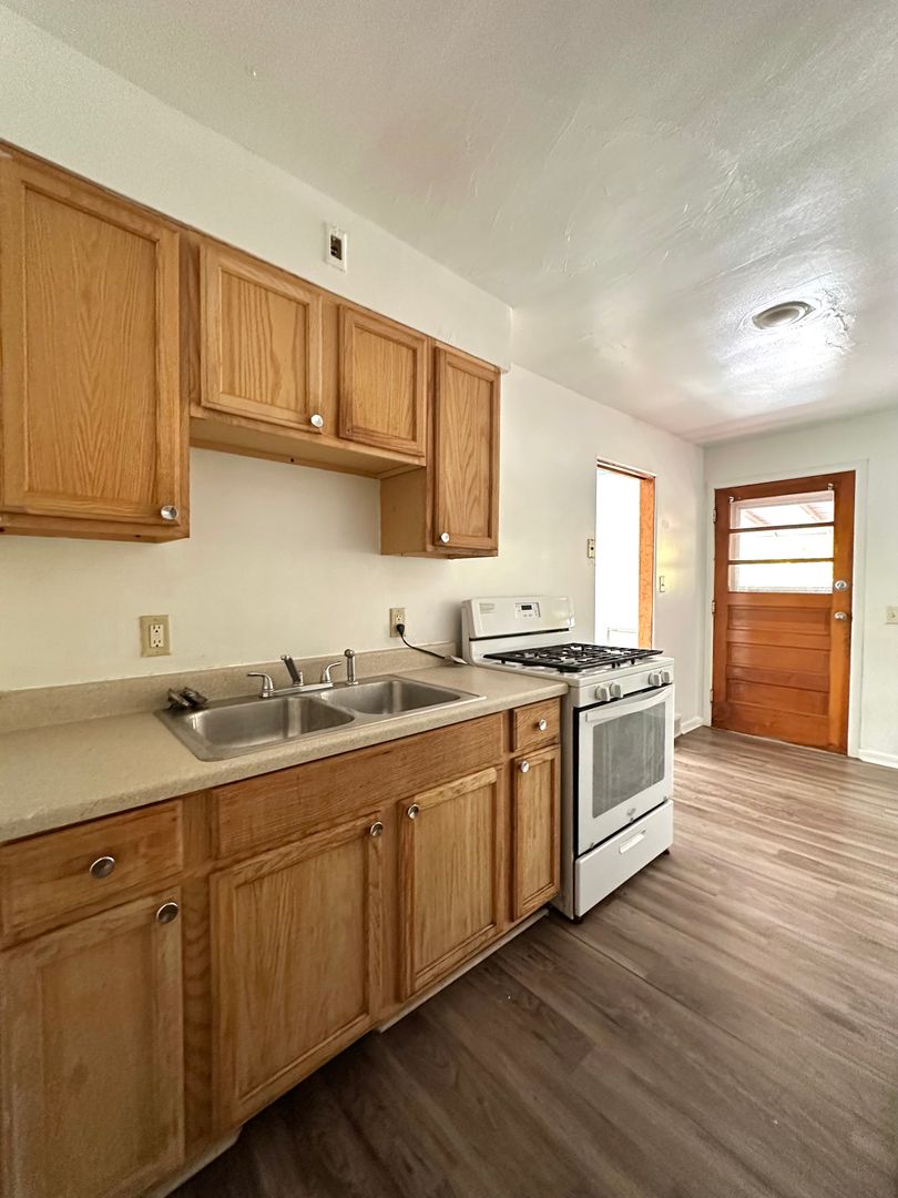 Kalamazoo Apartment: 529 Wheaton Ave
