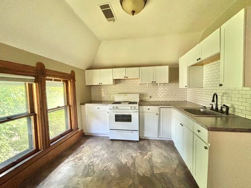 605 W Kalamazoo #2 2bed/1bath apartment – photo 1