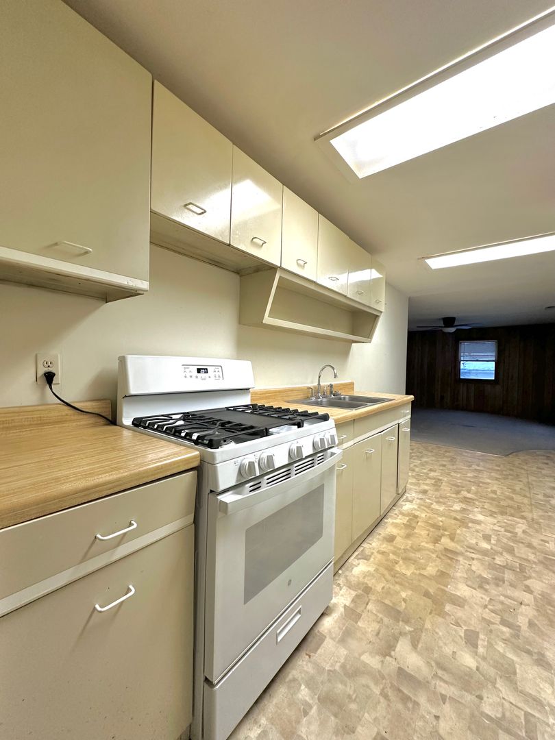 Portage House: 1202 Orchard