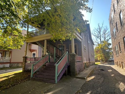 743 Academy #1 - Large 3 Bedroom - Prime Location – photo 1