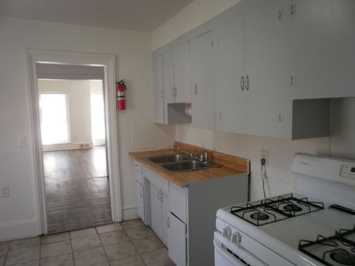 Large Vine Neighborhood Apartment