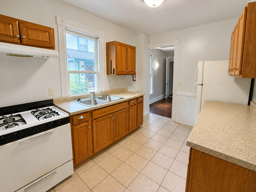 525 Minor #3 Studio Near WMU/K College