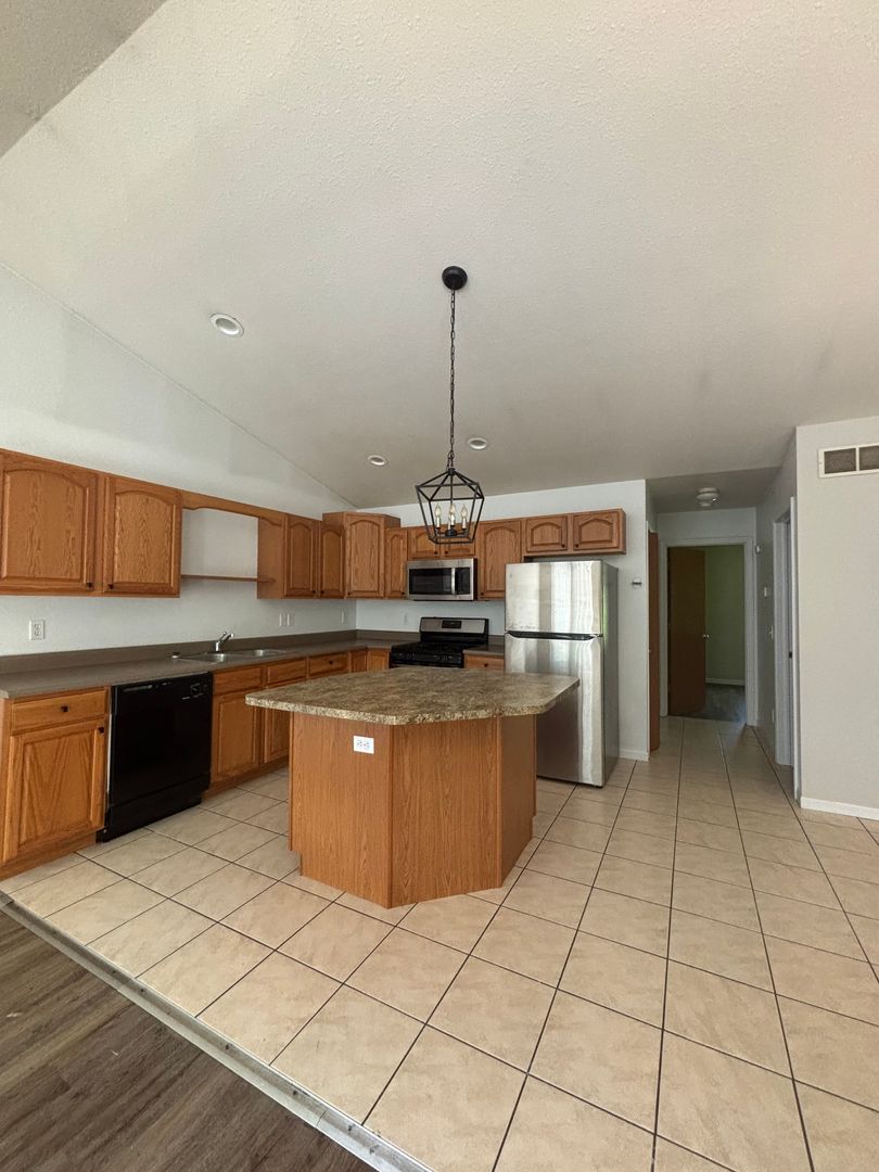 Kalamazoo Townhome: 415 S Kendall Ave