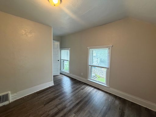 909 Oak St. – photo 1
