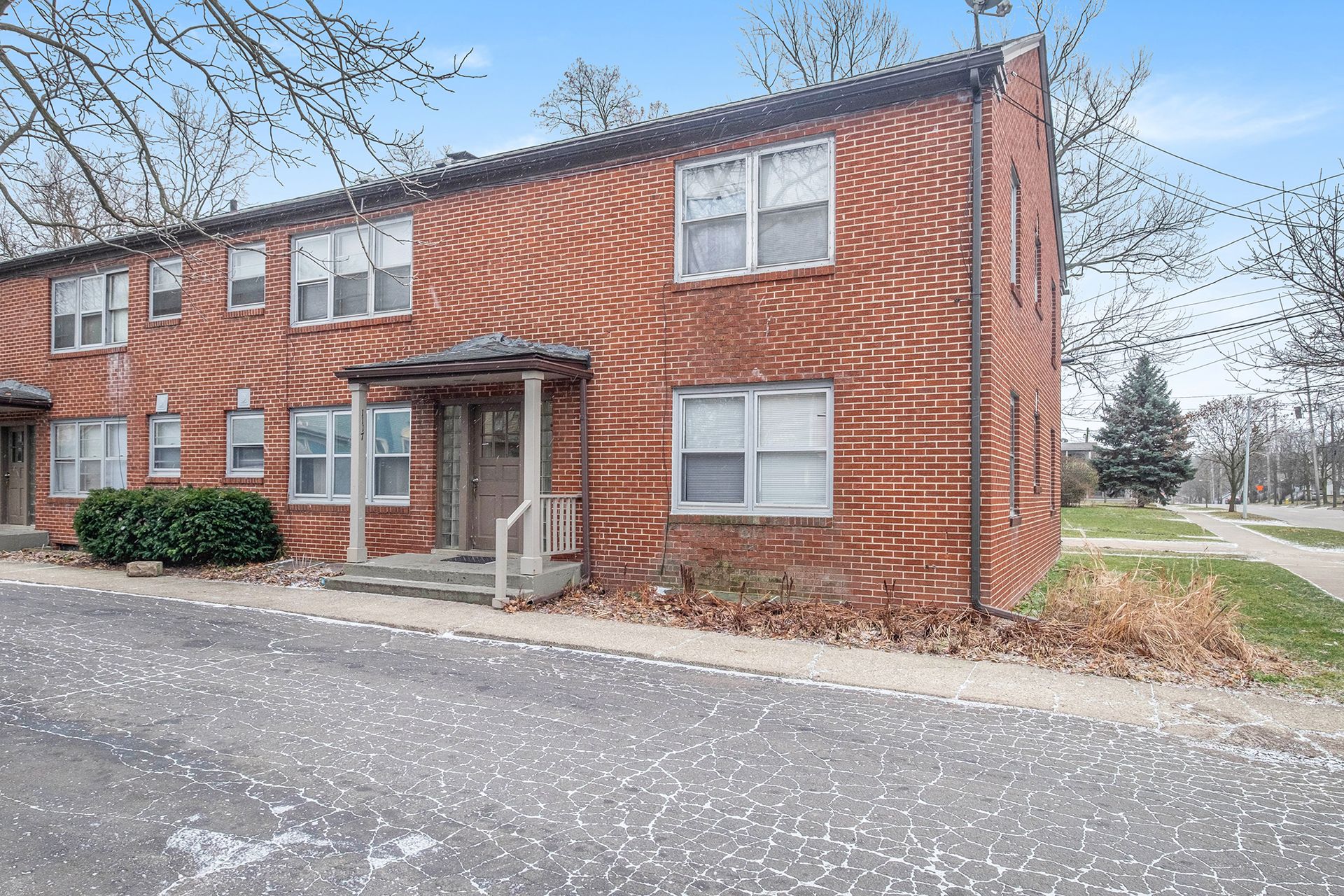 Kalamazoo Apartment: 1117 S Westnedge Ave