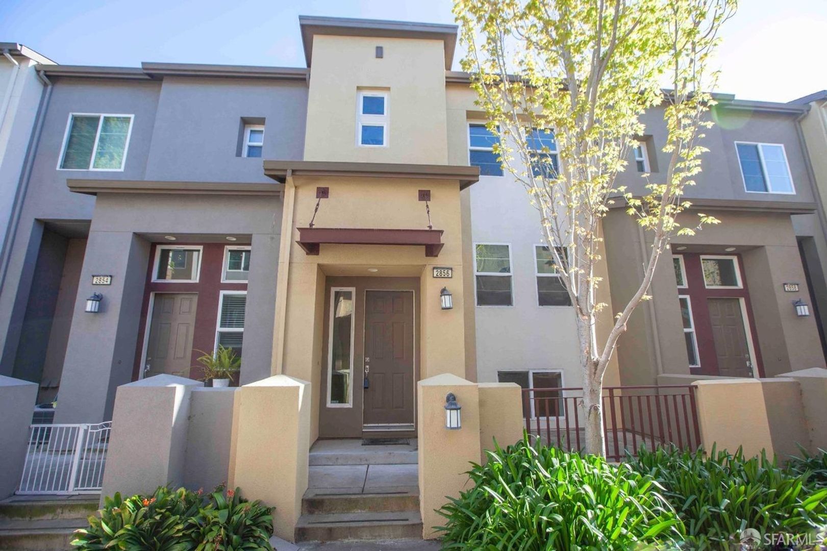 San Pablo Townhome: 2856 10th St
