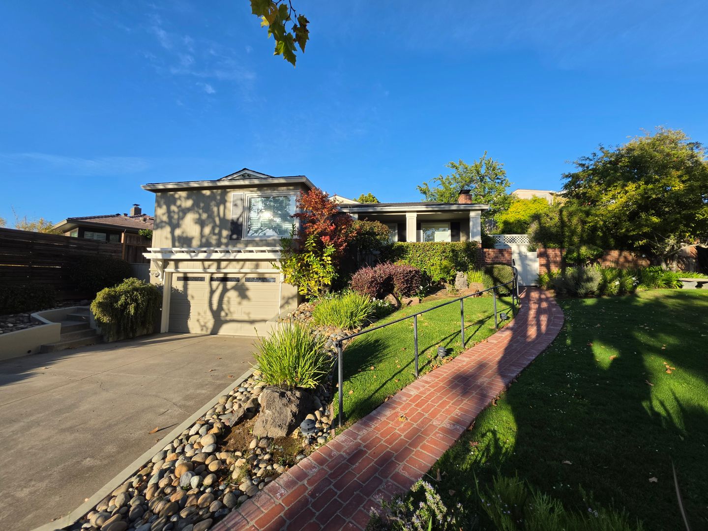 San Mateo House: 831 Columbia Drive